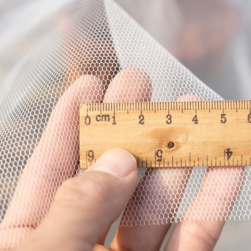 3D Printing On Fabric - 1 เมตร Hard สุทธิผ้าคลาสสิกรังผึ้งตาข่ายผ้ามัลติฟังก์ชั่สําหรับงานแต่งงานชุดถักซับเครื่องแต่งกายผ้าโดยเมตร