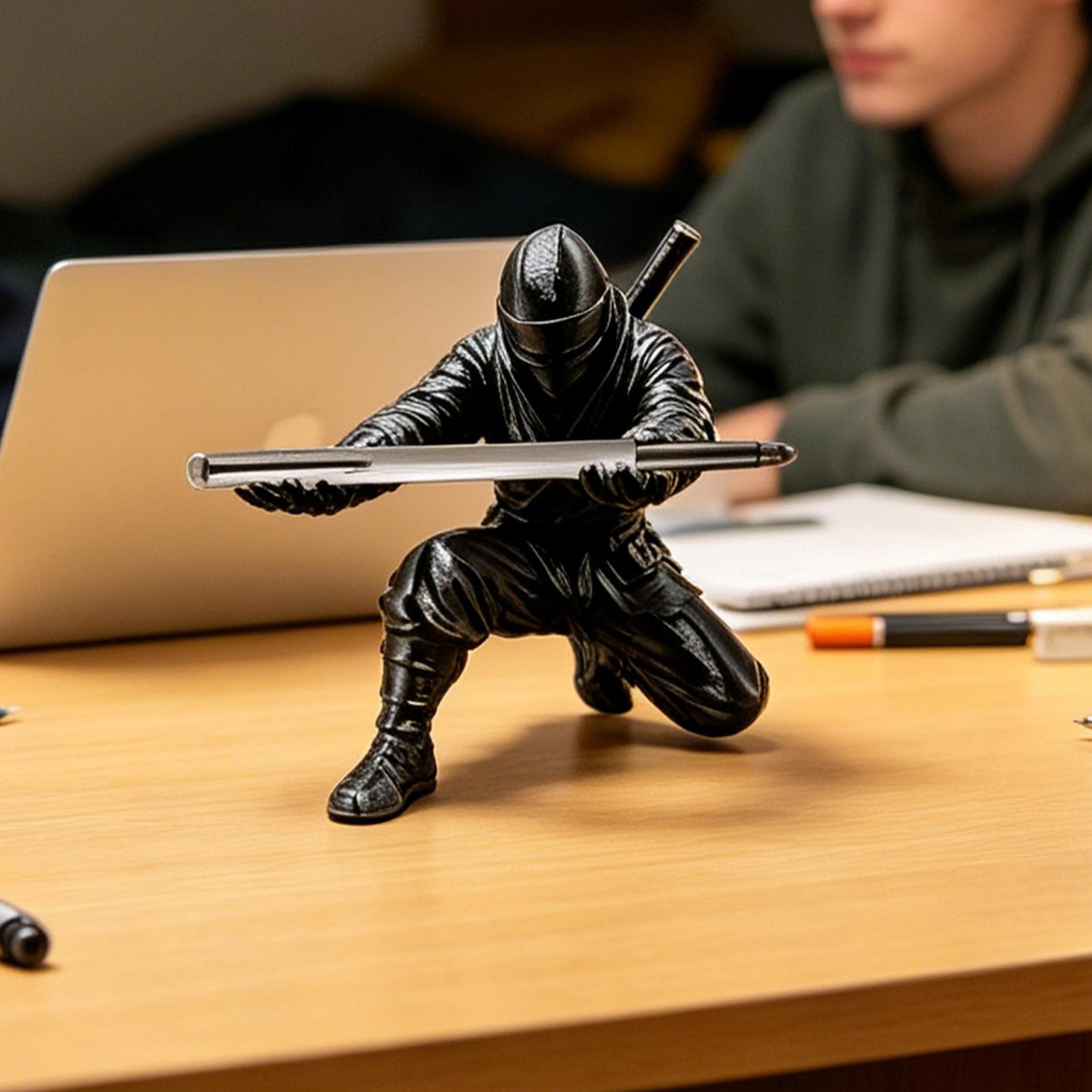3D Printing Pen For Adults - ที่ใส่ปากกา 3 มิติ รูปแบบน่ารัก ท่าคุกเข่า สำหรับตกแต่งโต๊ะทำงาน